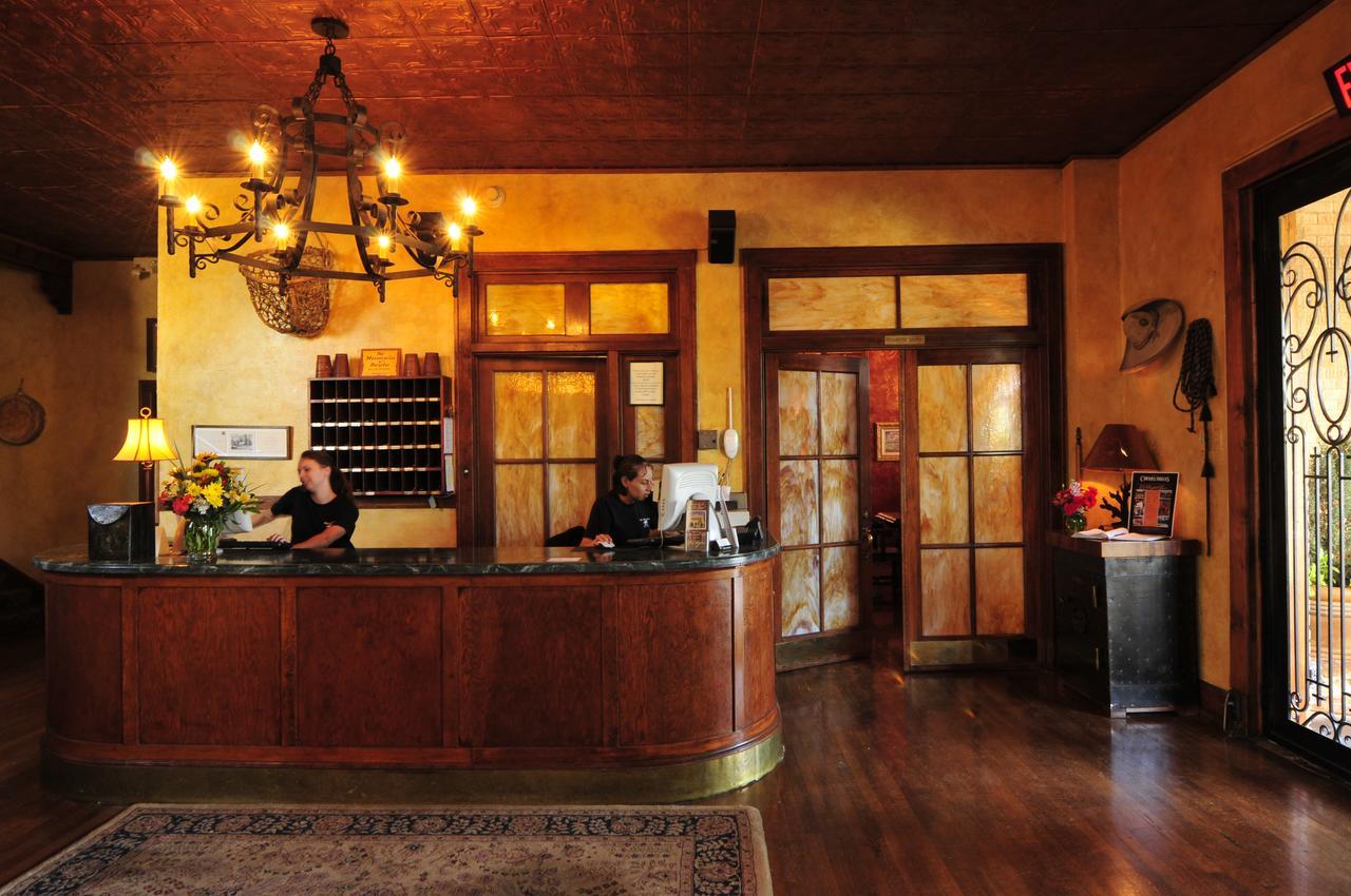 Gage Hotel Marathon Bagian luar foto