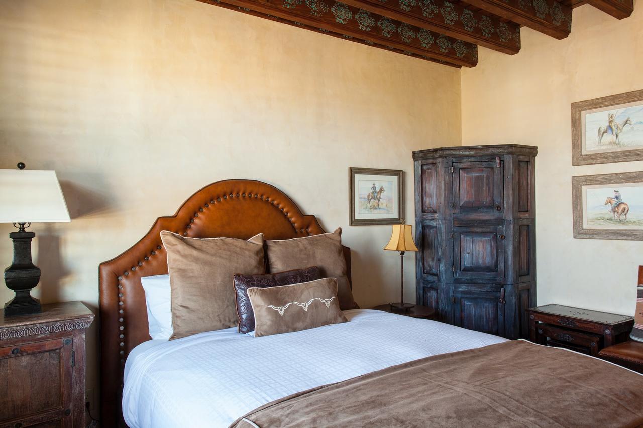 Gage Hotel Marathon Bagian luar foto